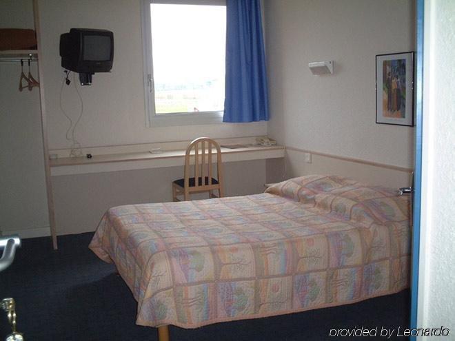 Arcantis Hotel Les Archers Cholet Room photo